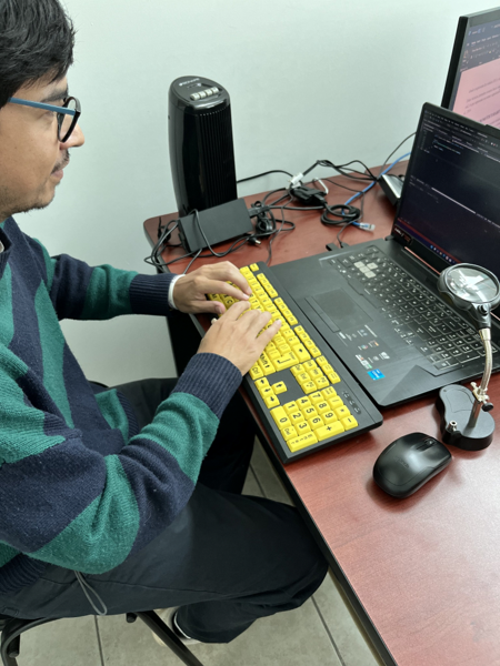 Recursos de apoyo asignados para atender necesidades específicas de estudiantes de posgrado.